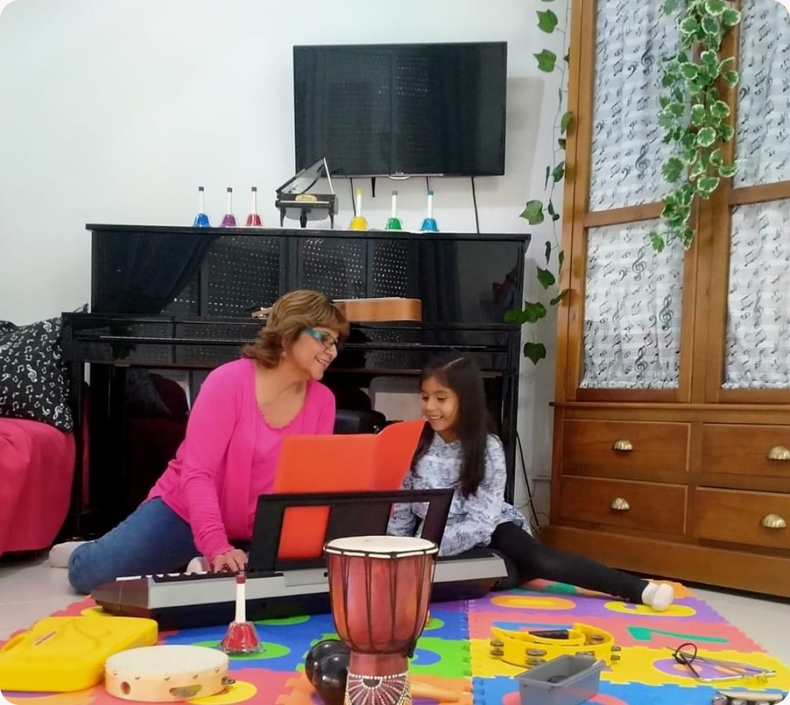 Sesión de musicoterapia con instrumentos